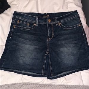 NWOT Seven7 Jean shorts